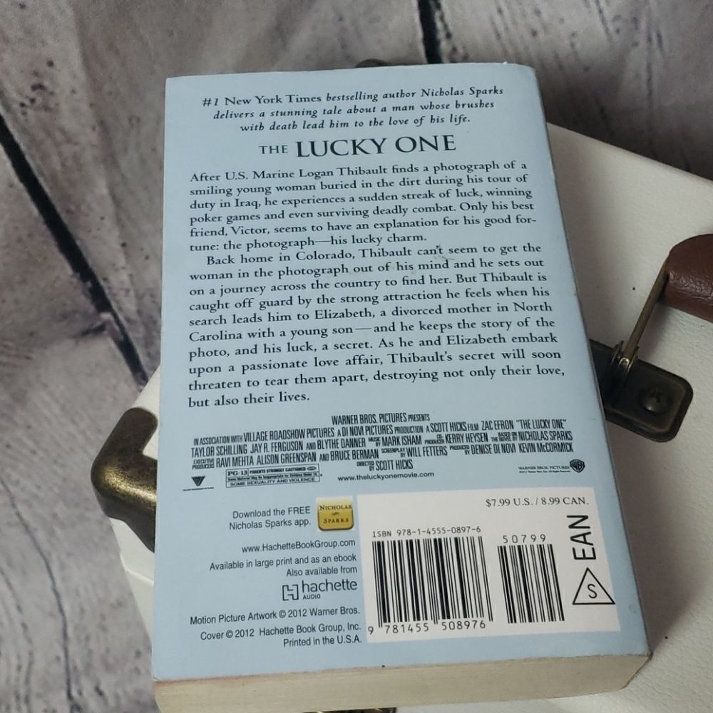 The Lucky One Book by Nicholas Sparks - Picture 2 of 5